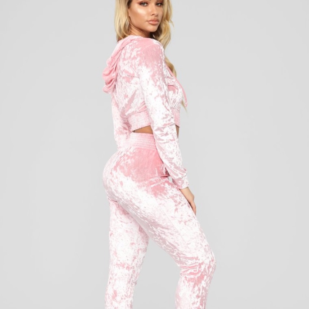 Fashion Nova Crushin’ Hearts Tracksuit - Large